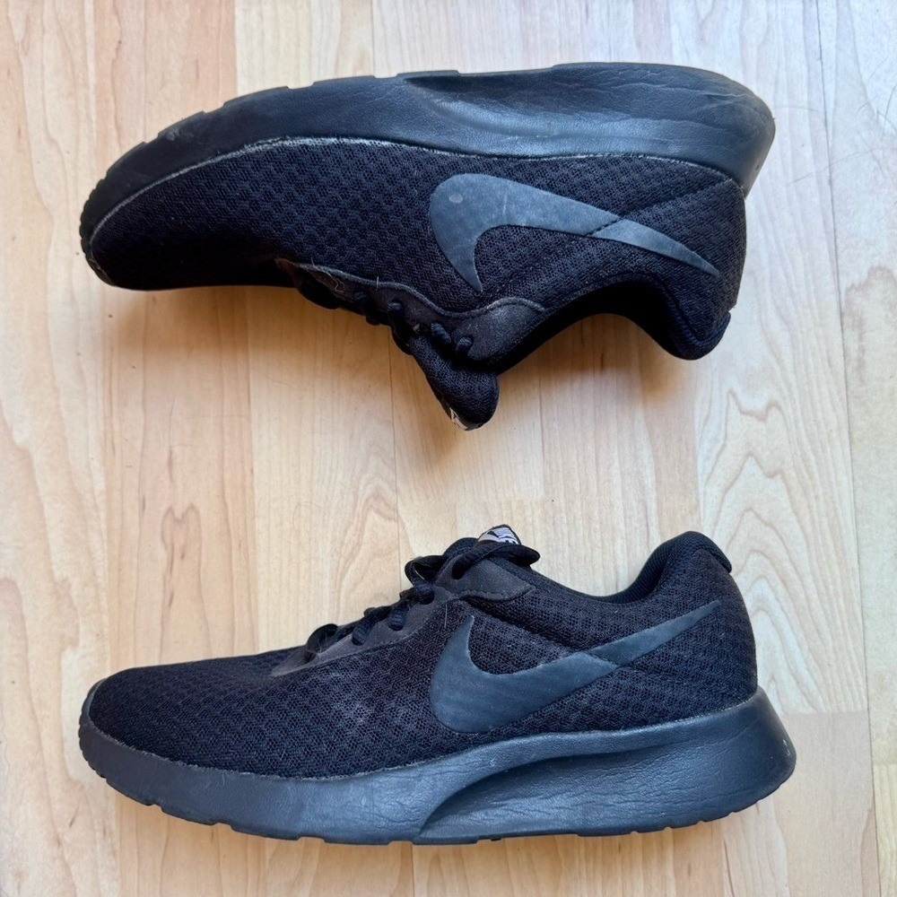 Nike Running Shoes Tanjun Triple Black 7.5 Low Profile Street Gym Athleisure